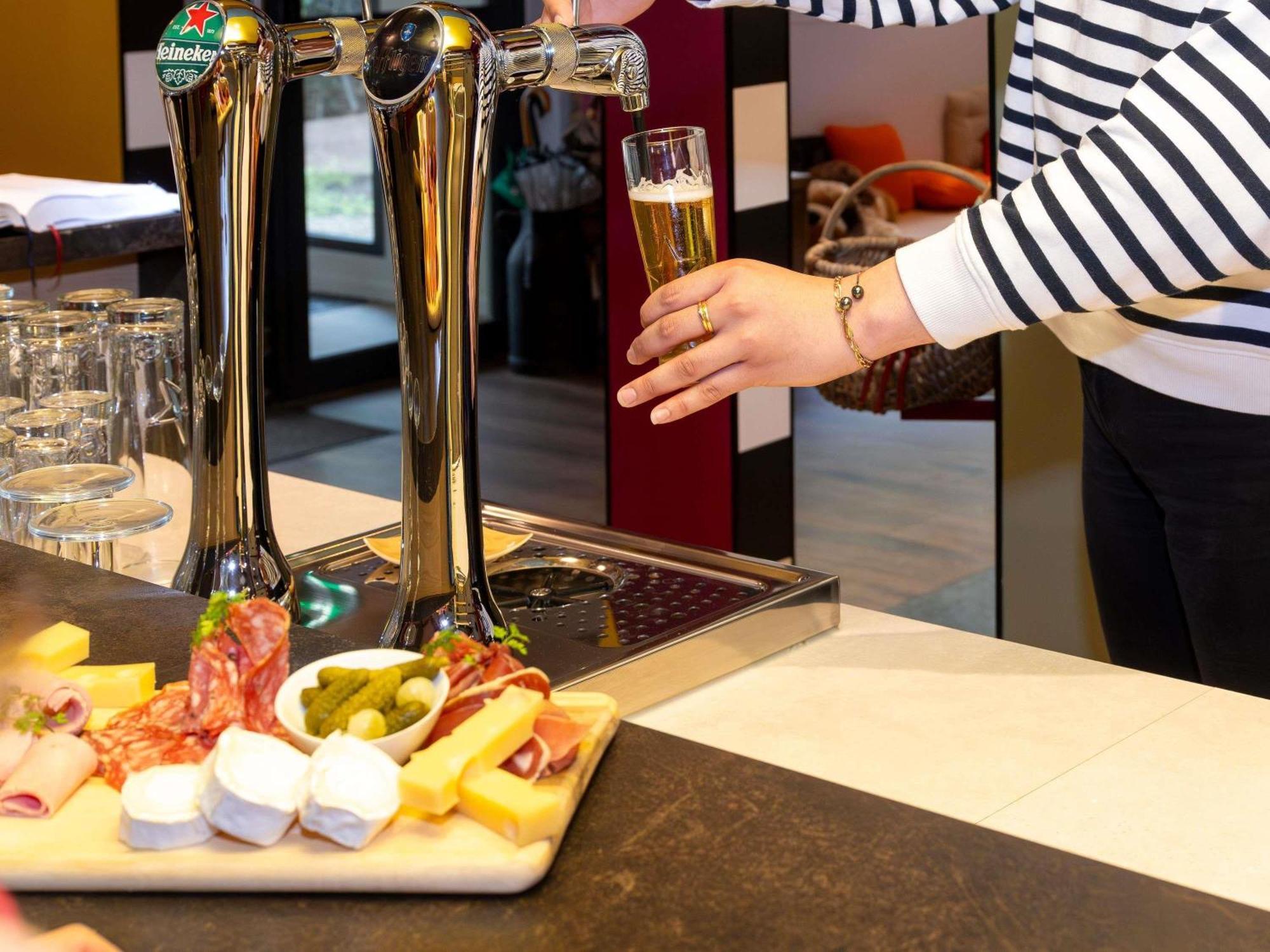 Greet Hotel Massieux Lyon Nord المظهر الخارجي الصورة