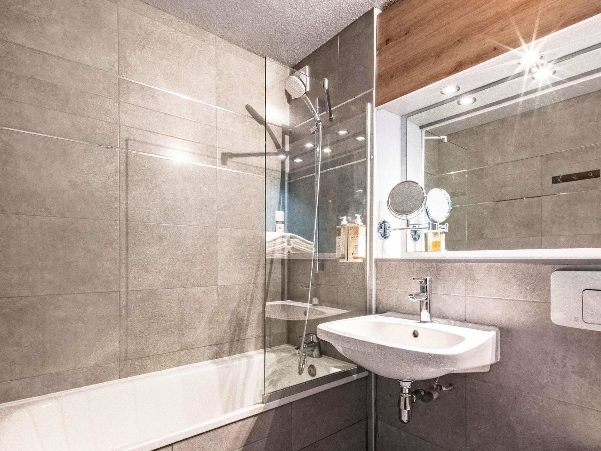 Greet Hotel Massieux Lyon Nord المظهر الخارجي الصورة